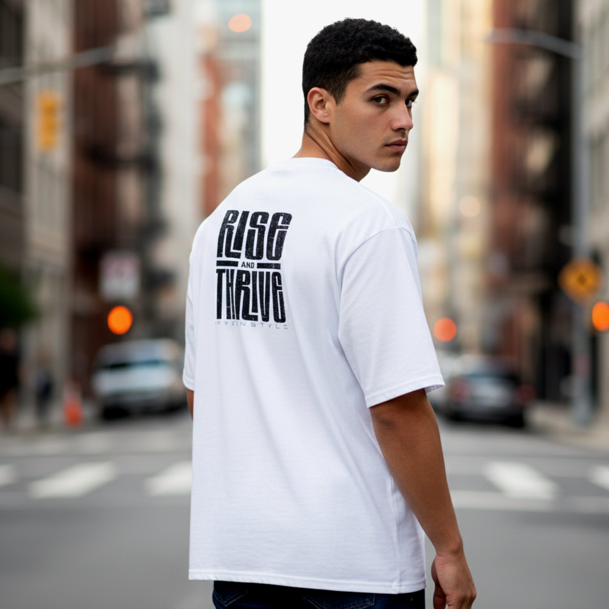 T-SHIRT OVERSIZE 'RISE AND THRIVE'