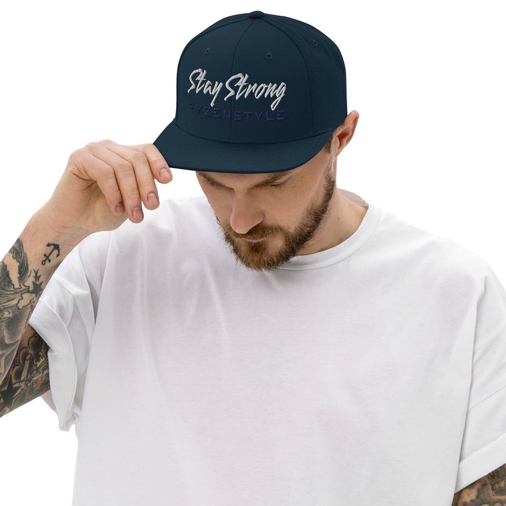 SNAPBACK CAP 'STAY STRONG'