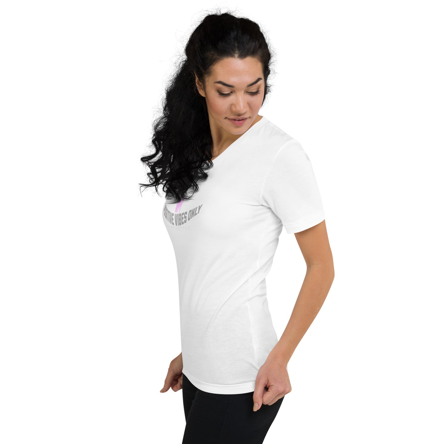T-SHIRT GOLA V ‘POSITIVE VIBES ONLY’