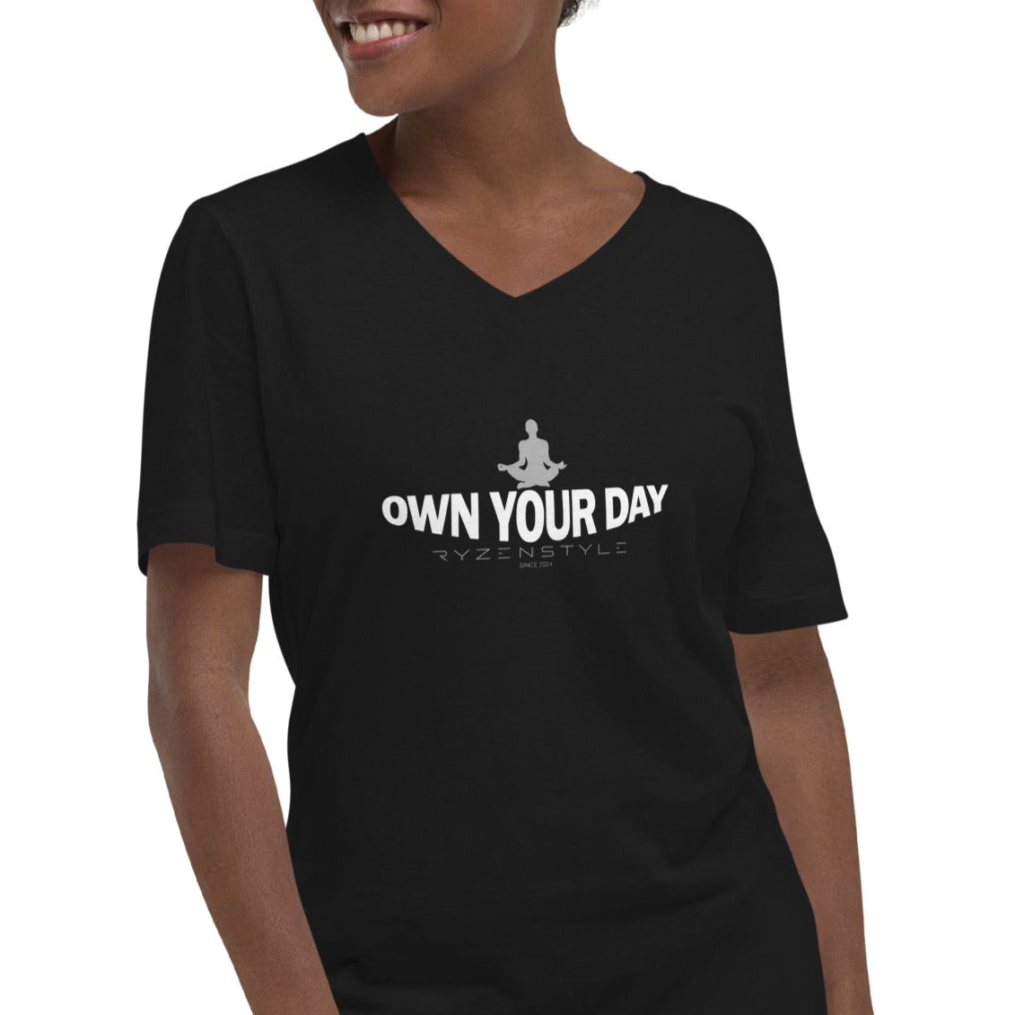 T-SHIRT GOLA V ‘OWN YOUR DAY’