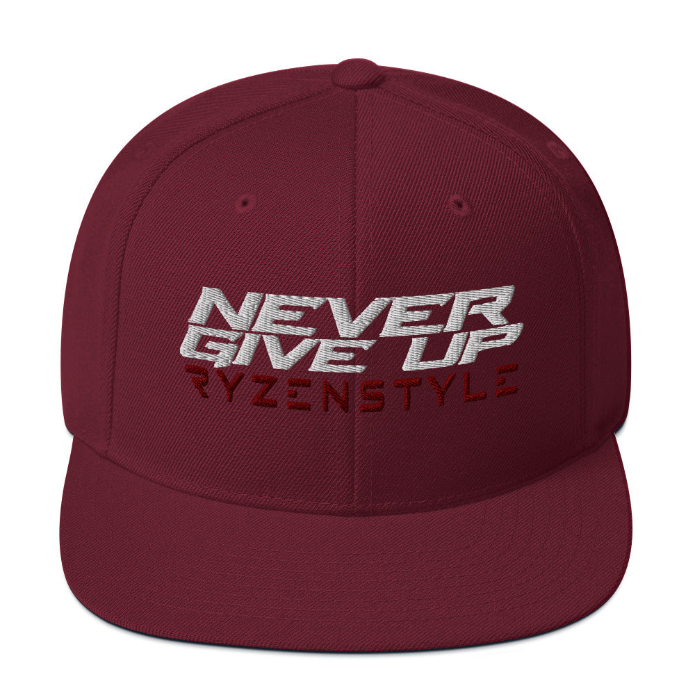 BONÉ SNAPBACK ‘NEVER GIVE UP’