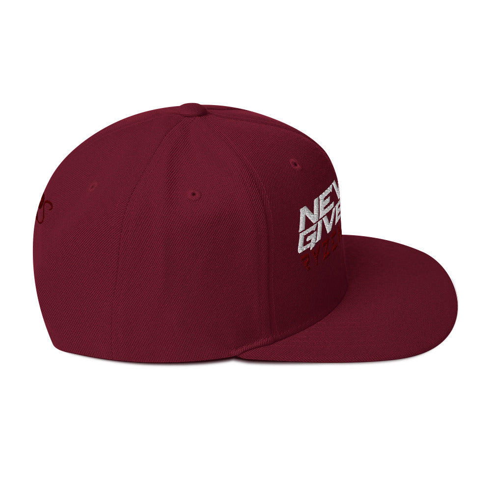 BONÉ SNAPBACK ‘NEVER GIVE UP’